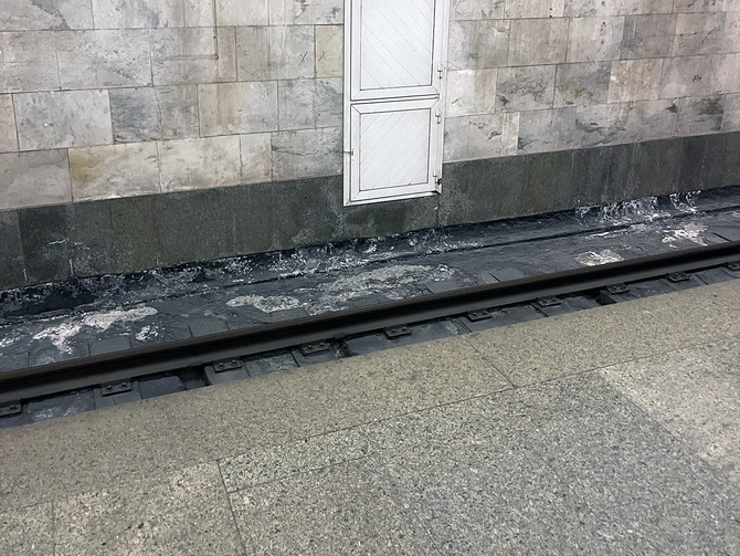 Bakı metrosunda narahatedici PROBLEM - Stansiyaya su sızır?