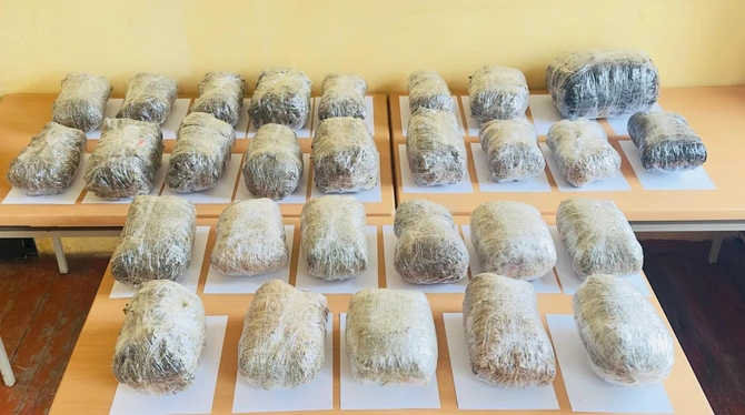 İrandan Azərbaycana 55 kiloqram narkotik keçirilməsinin qarşısı alınıb