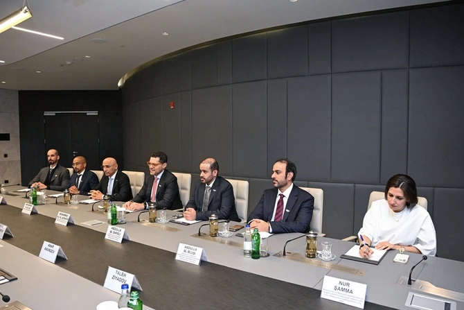 Azərbaycan BƏƏ ilə qarşılıqlı investisiyaların artırılmasını müzakirə edib