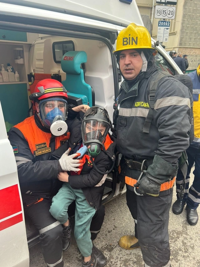 Yaxınları yanğından xilas edilən sakin: 