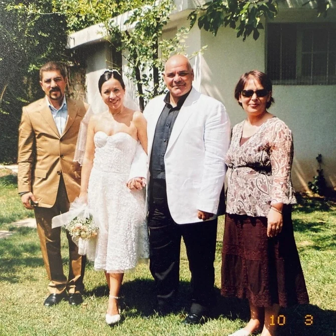Ölən əri ilə 19 il əvvələ aid fotolarını paylaşdı