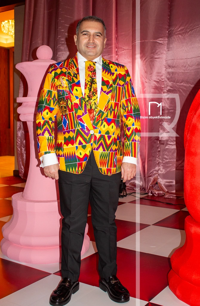 Aygün Kazımovanın ad günündə geyimləri ilə bərq vuran MƏŞHURLAR