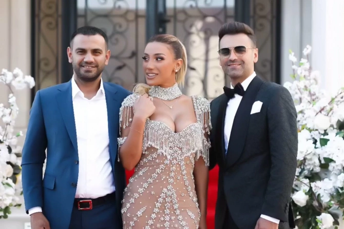 Röya Ayxanın qardaşından Zülfiyyə Xanbabayevaya HƏDİYYƏ Röya Ayxanın qardaşından Zülfiyyə Xanbabayevaya HƏDİYYƏ