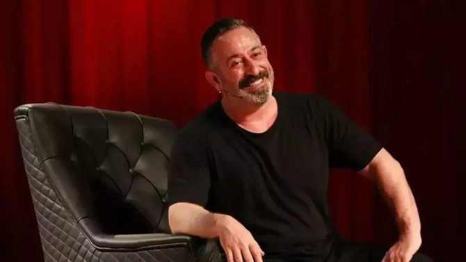 Müəzzin, usta, xilasedici, həkim, reklam meneceri işləyən TÜRKİYƏLİ MƏŞHURLAR - SİYAHI