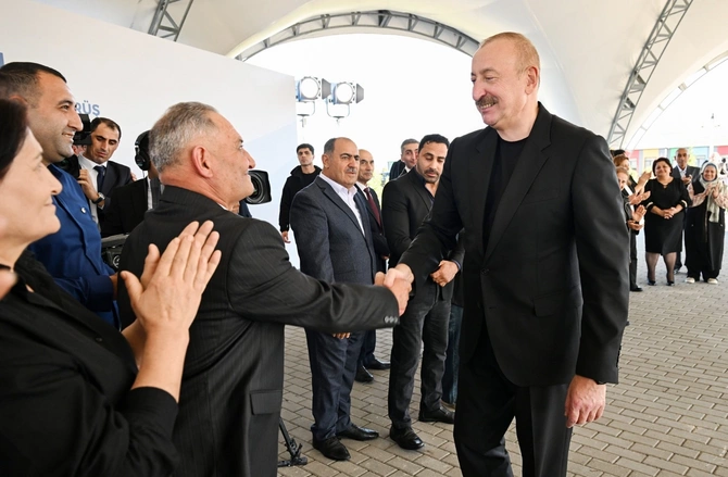 Zəngilanın Məmmədbəyli və Ağalı kəndlərinin sakinlərinə mənzillərin açarları təqdim edilib Zəngilanın Məmmədbəyli və Ağalı kəndlərinin sakinlərinə mənzillərin açarları təqdim edilib
