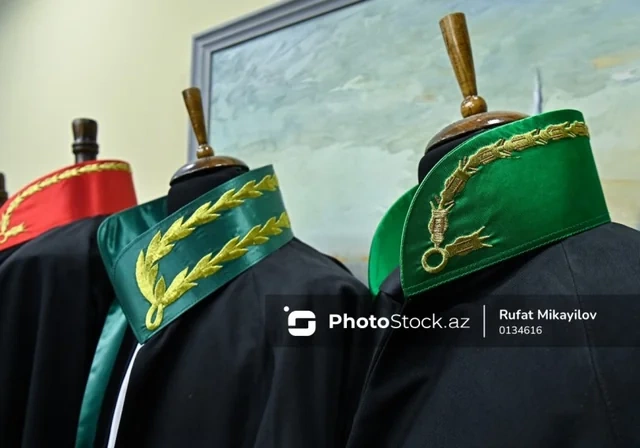 Hüquqşünaslarla bağlı HAÇALANAN MÖVQELƏR - Formal bolluq, real çatışmazlıq