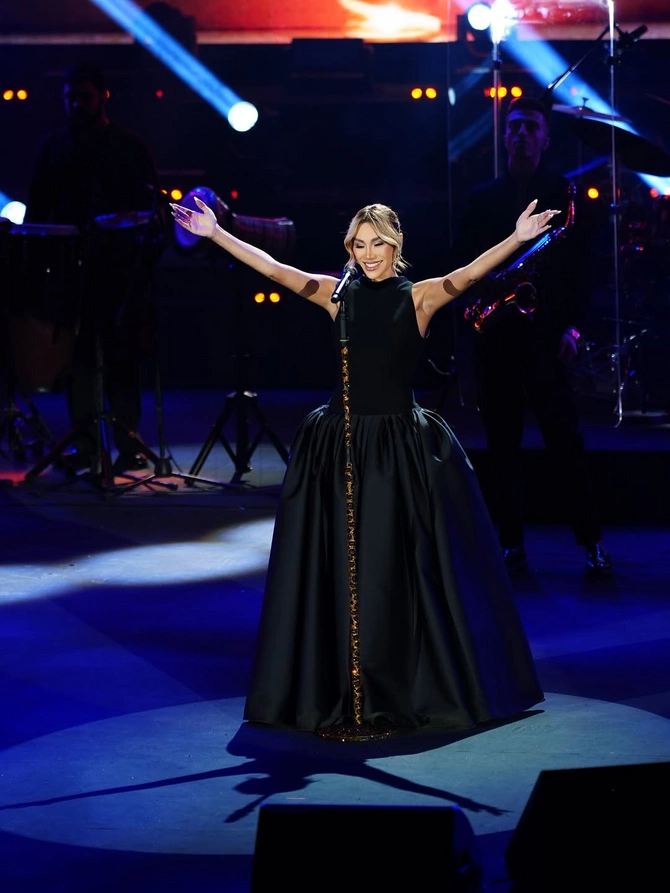 Röya Ayxanın 25 illik səhnə fəaliyyətinə həsr olunan KONSERTDƏN GÖRÜNTÜLƏR Röya Ayxanın 25 illik səhnə fəaliyyətinə həsr olunan KONSERTDƏN GÖRÜNTÜLƏR