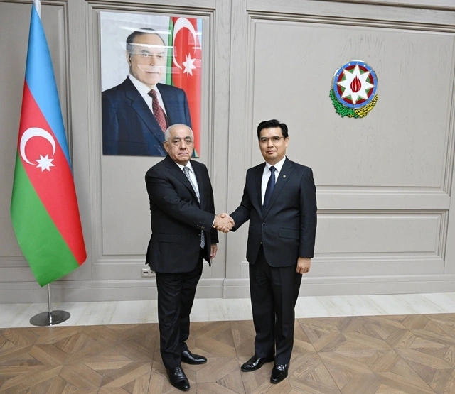 Əli Əsədov Laosun baş prokuroru ilə görüşüb Əli Əsədov Laosun baş prokuroru ilə görüşüb