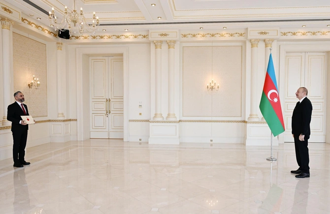 İlham Əliyev Albaniyanın yeni səfirinin etimadnaməsini qəbul edib