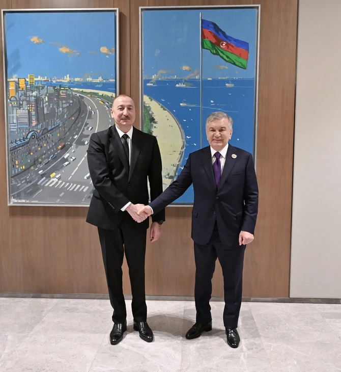 İlham Əliyev Özbəkistan Prezidenti Şavkat Mirziyoyevlə görüşüb