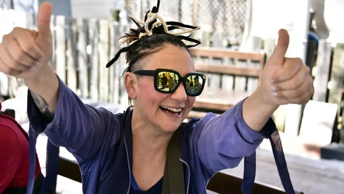 Kəndə köçüb, banka bağlayıb, toyuq saxlayan MƏŞHURLAR - SİYAHI