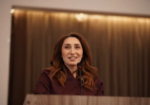 Qadağa həll yolu deyil: Uşaqları rəqəmsal təhlükədən necə qorumalı?