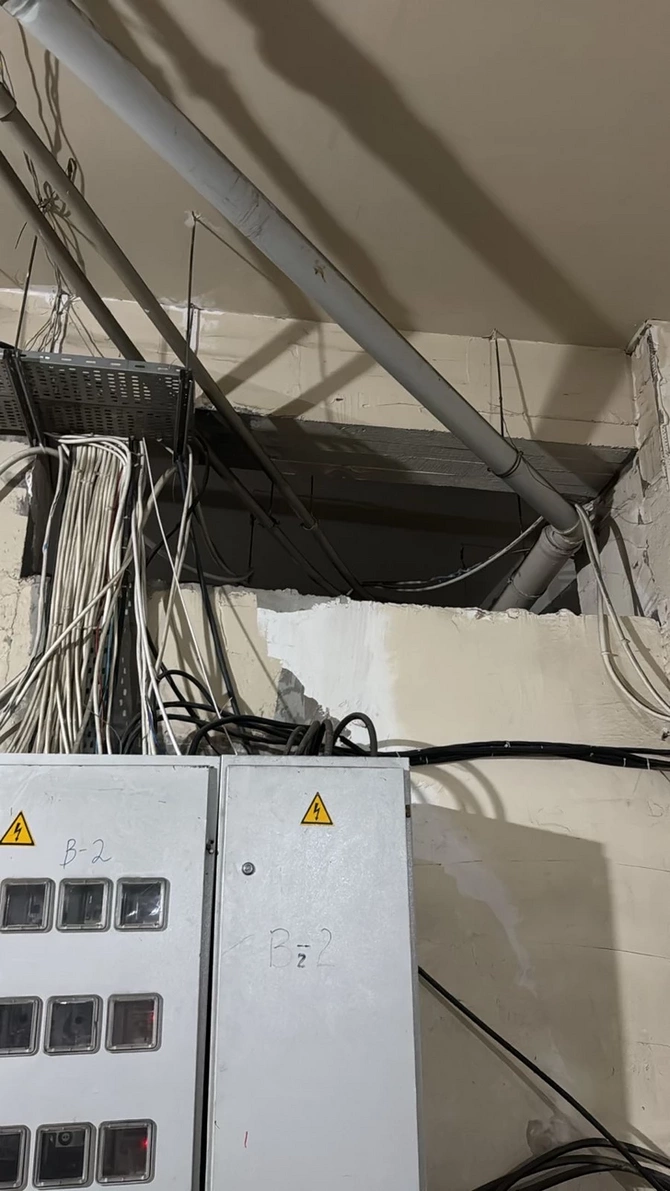 Еще одно здание на Ясамале под угрозой: жильцы жалуются на управляющую компанию