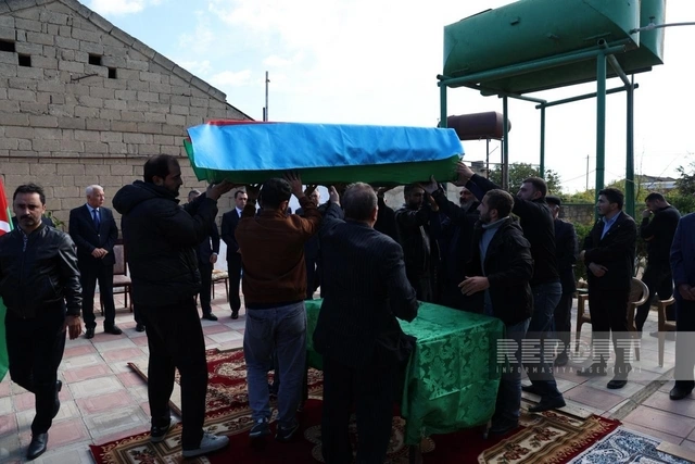 İtkin-şəhid Mikayıl Əliyevin nəşinin qalıqları dəfn edilib İtkin-şəhid Mikayıl Əliyevin nəşinin qalıqları dəfn edilib