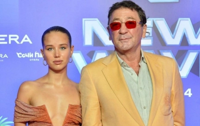 19 yaşlı sevgilisi 63 yaşlı Qriqori Lepslə evlənmək istəmir