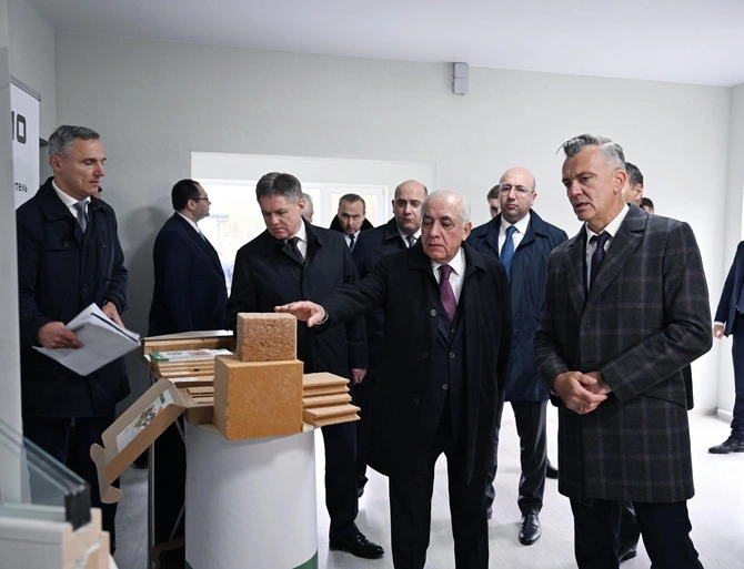 Əli Əsədov Minskin Novaya Okolitsa azmərtəbəli yaşayış massivində olub