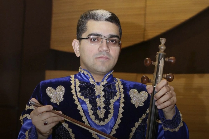 Övladları xarici universitetlərdə oxuyan AZƏRBAYCANLI MƏŞHURLAR - SİYAHI