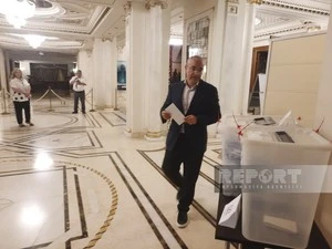 Mikayıl Cabbarov səs verib