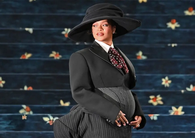 Hamiləliyini sürpriz şəkildə açıqlayan DÜNYA MƏŞHURLARI