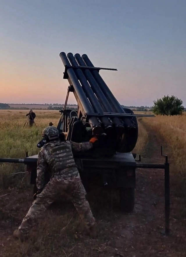 Donbas cəbhəsində azərbaycanlı jurnalistin erməni hərbçi ilə Qarabağ dialoqu