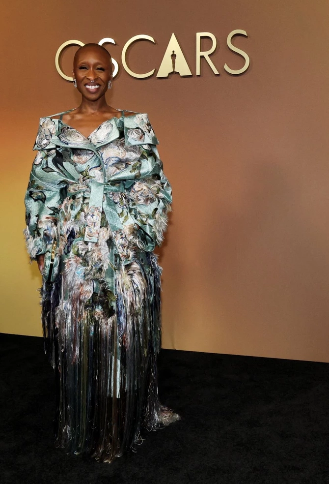 Hollivud ulduzları qırmızı xalıda 