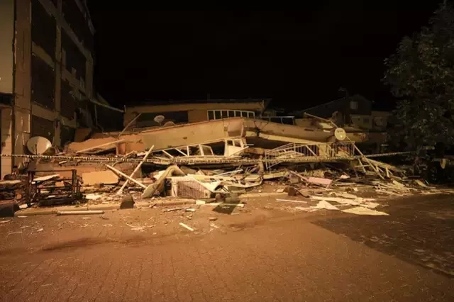 Balıkesirdəki zəlzələ zamanı 25 bina zərər görüb Balıkesirdəki zəlzələ zamanı 25 bina zərər görüb