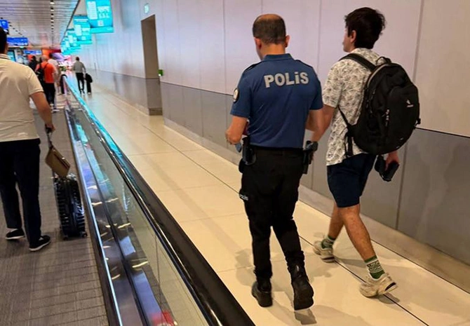 Turkish stand-up comedian Deniz Göktaş detained