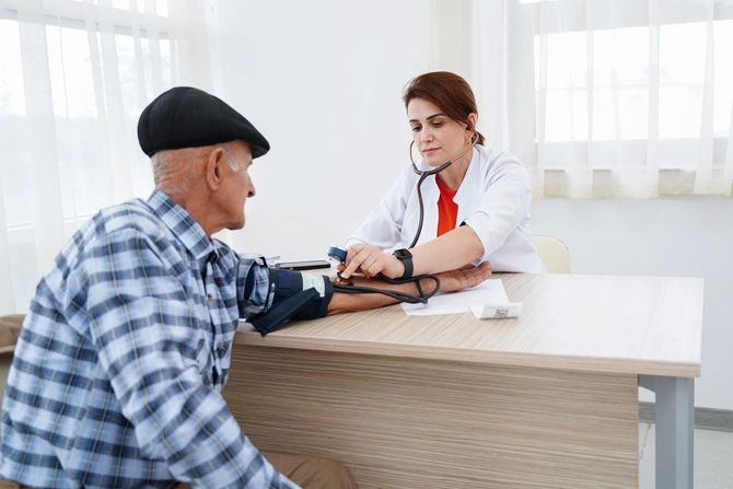 Bu şəxslər icbari tibbi sığortanı ödəməkdən azaddır - SİYAHI