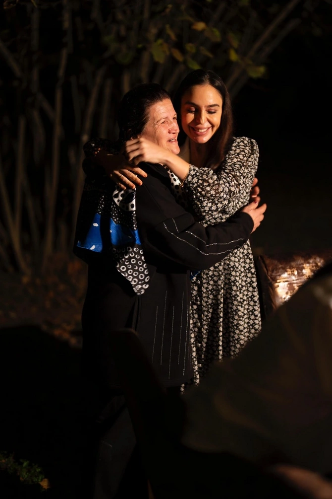 Leyla Əliyeva Qəbələdə "Gənc arıçı" layihəsinin iştirakçısı ilə görüşüb Leyla Əliyeva Qəbələdə "Gənc arıçı" layihəsinin iştirakçısı ilə görüşüb