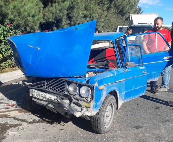 Bərdədə iki avtomobil toqquşdu - Xəsarət alanlar var