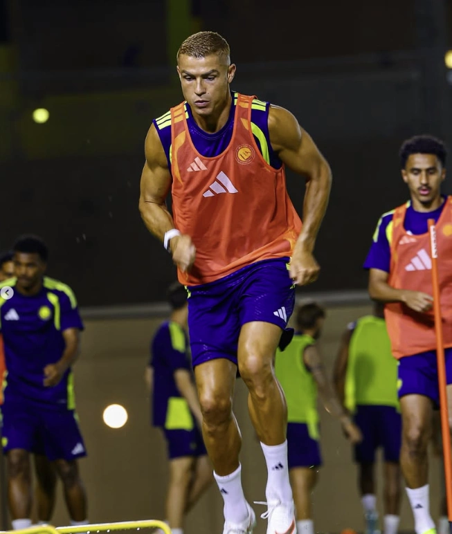Ronaldo toy sonrası imicini DƏYİŞDİ