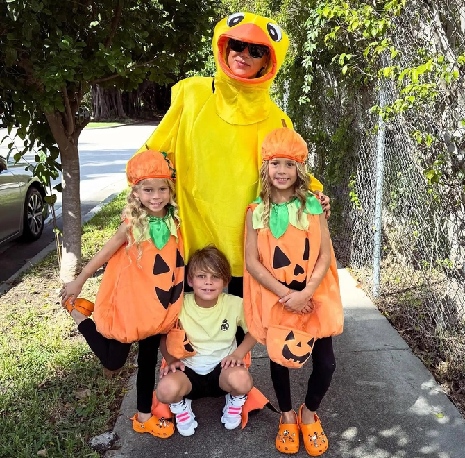 Anna Kournikova posted a photo with her children from Enrique Iglesias - pregnant again? Anna Kournikova posted a photo with her children from Enrique Iglesias - pregnant again?