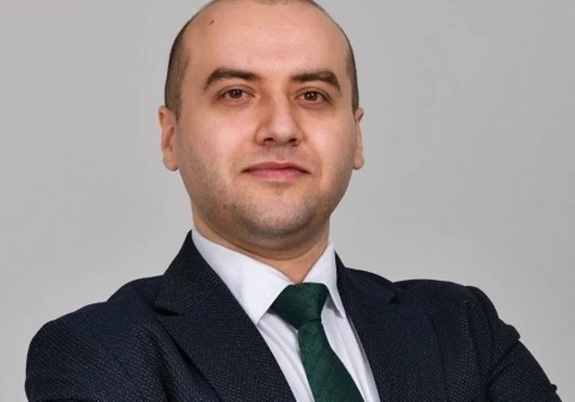 Hüquqşünaslarla bağlı HAÇALANAN MÖVQELƏR - Formal bolluq, real çatışmazlıq