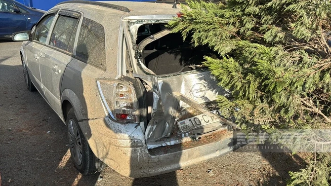 Sumqayıtda BMW üç avtomobilə çırpılaraq aşıb, xəsarət alanlar var