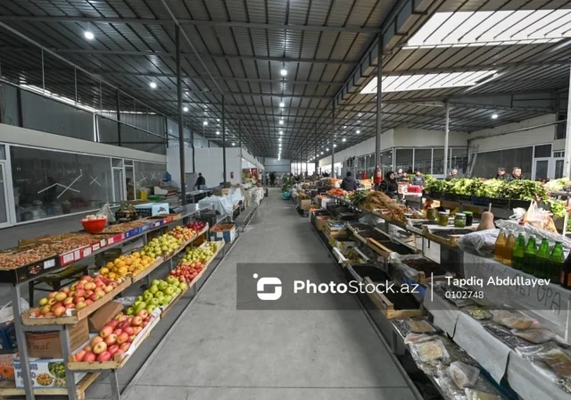 Paytaxtda bazarlar sıxışdırılır: Fermerlə alıcının arasına kim girir?