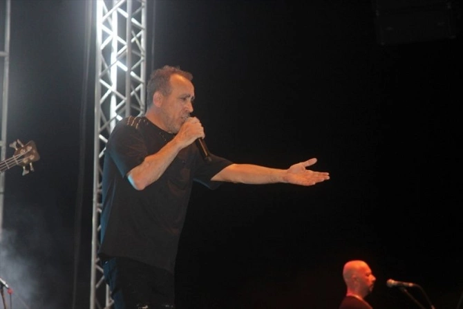Haluk Leventin konsertində 1 nəfər bıçaqlandı