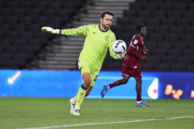 Dünyanın ən uzunömürlü qapıçıları - SİYAHI