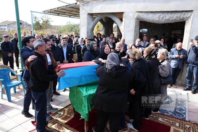 İtkin-şəhid Mikayıl Əliyevin nəşinin qalıqları dəfn edilib İtkin-şəhid Mikayıl Əliyevin nəşinin qalıqları dəfn edilib