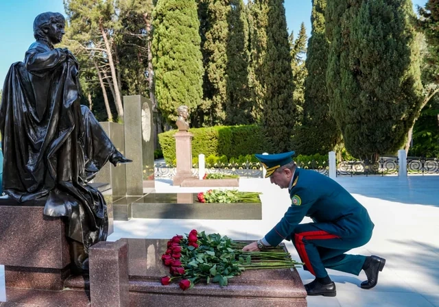 В Азербайджане чтят память общенационального лидера Гейдара Алиева