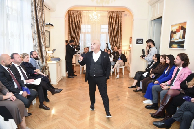 "ART Weekend" çərçivəsində "Püstə: canlı irs" performansı təqdim edilib "ART Weekend" çərçivəsində "Püstə: canlı irs" performansı təqdim edilib