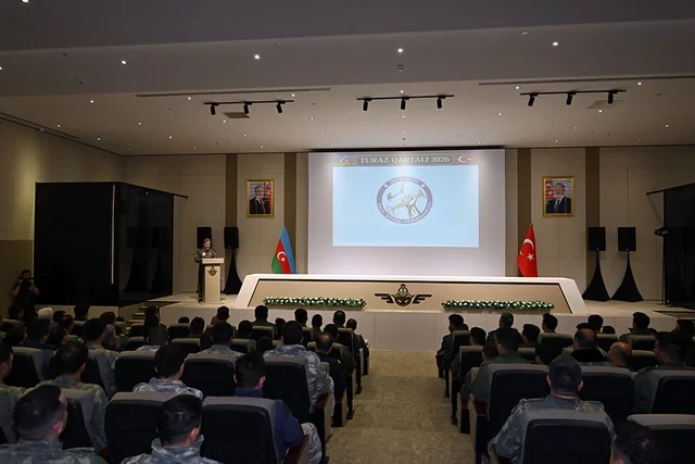 Azərbaycanın hərbi pilotları yeni silah sistemləri ilə tanış olublar