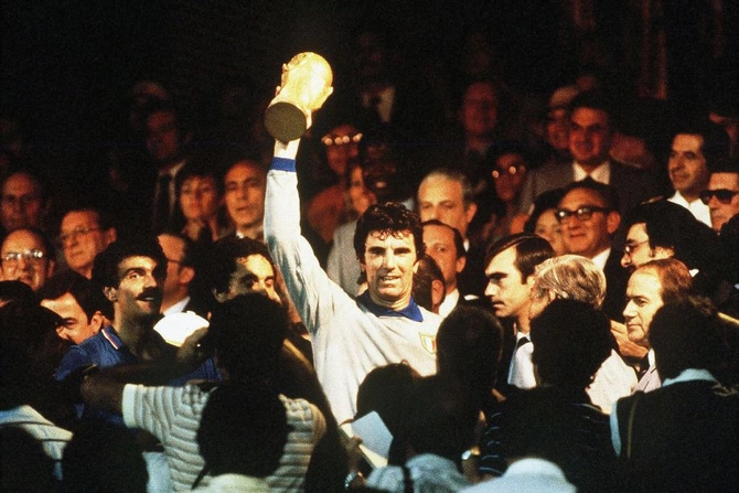 Dünyanın ən uzunömürlü qapıçıları - SİYAHI