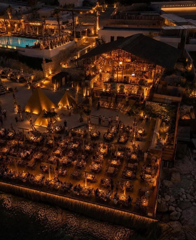 Bu kurort mərkəzində müştəri restorana 870 000 hesab ödədi