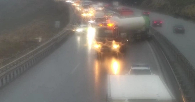 Sürücülərin DİQQƏTİNƏ! Qəza olub, bu ərazidə TIXAC VAR