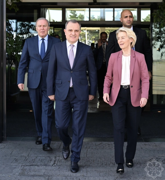 Ursula Fon der Lyayenin Azərbaycana səfəri başa çatıb