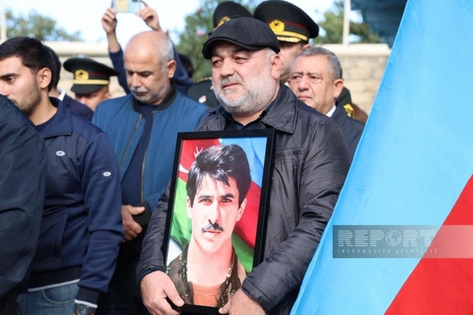 İtkin-şəhid Mikayıl Əliyevin nəşinin qalıqları dəfn edilib İtkin-şəhid Mikayıl Əliyevin nəşinin qalıqları dəfn edilib