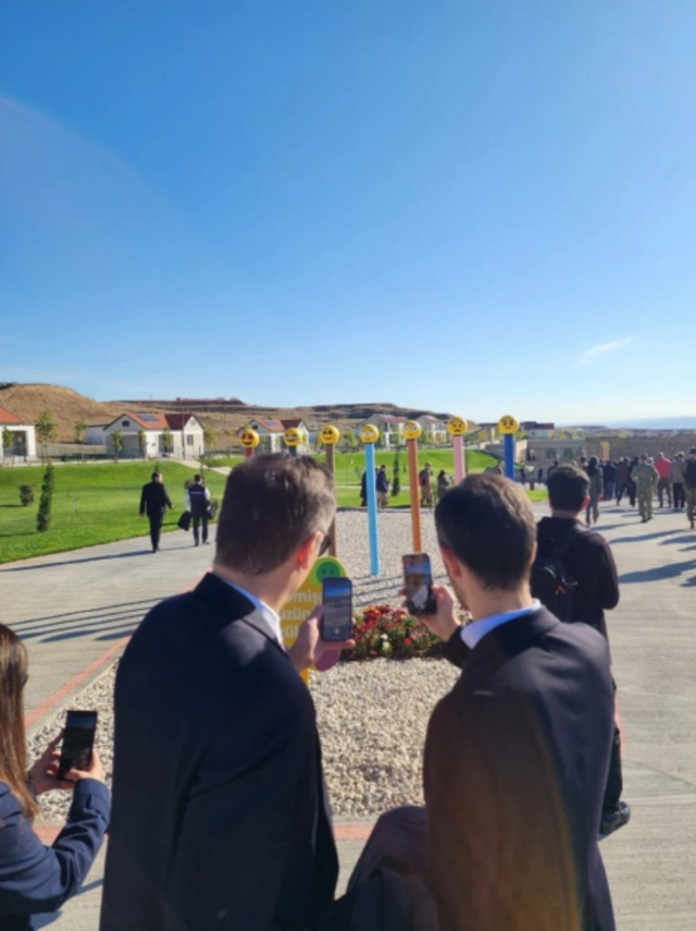 Beynəlxalq təşkilatların rəhbər şəxsləri Cəbrayılın Horovlu kəndində olublar Beynəlxalq təşkilatların rəhbər şəxsləri Cəbrayılın Horovlu kəndində olublar