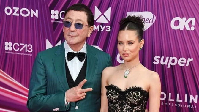 63 yaşlı Qriqori Leps 19 yaşlı sevgilisi ilə evlənir? - AÇIQLAMA