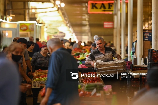 Paytaxtda bazarlar sıxışdırılır: Fermerlə alıcının arasına kim girir?