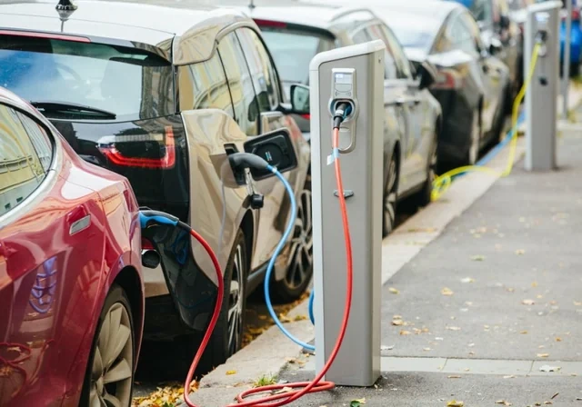 Şok statistika: Elektromobil bazarında geriləmə başladı - Ekspertlər səbəbləri açıqladılar